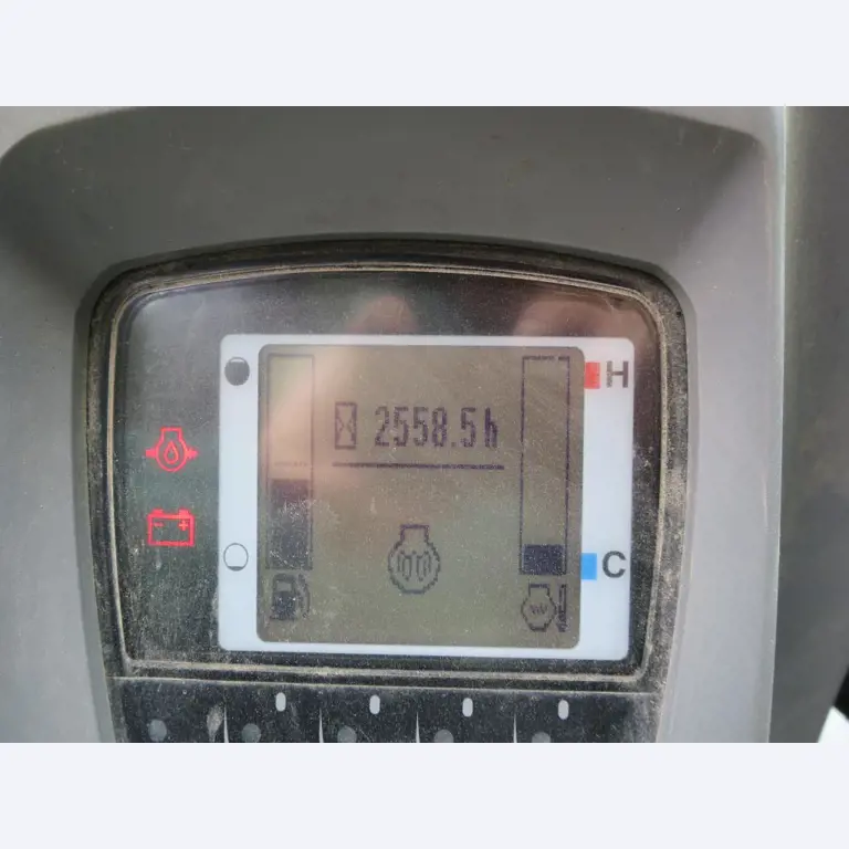 dobro vzdrževani gradbeni stroji, oprema za gradbene stroje in vozila.-5