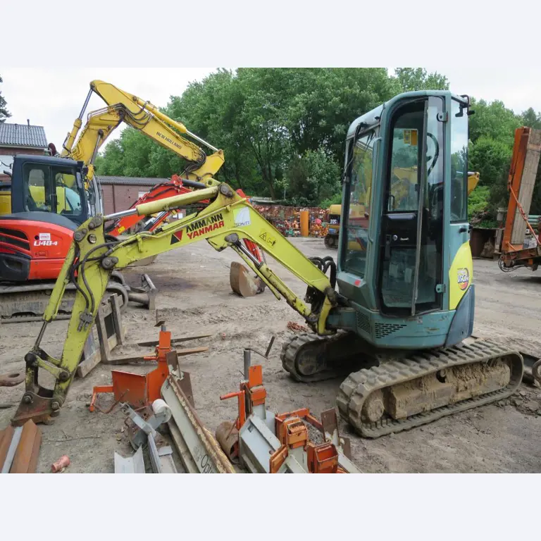 dobro vzdrževani gradbeni stroji, oprema za gradbene stroje in vozila.-1