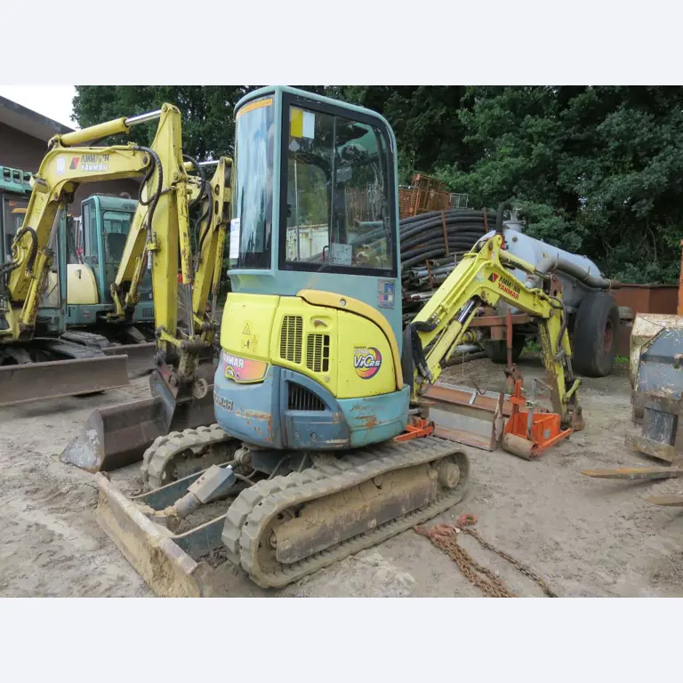 dobro vzdrževani gradbeni stroji, oprema za gradbene stroje in vozila.-2