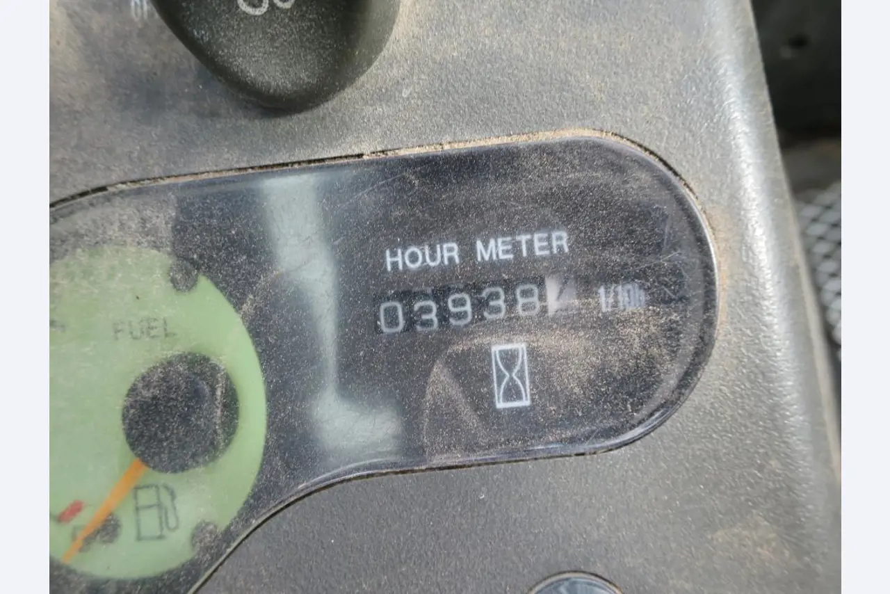 dobro vzdrževani gradbeni stroji, oprema za gradbene stroje in vozila.-3