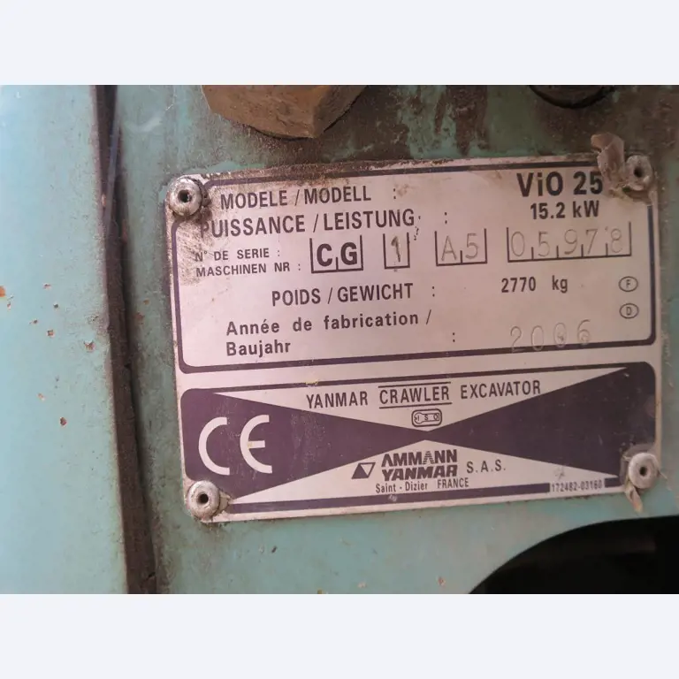 dobro vzdrževani gradbeni stroji, oprema za gradbene stroje in vozila.-4