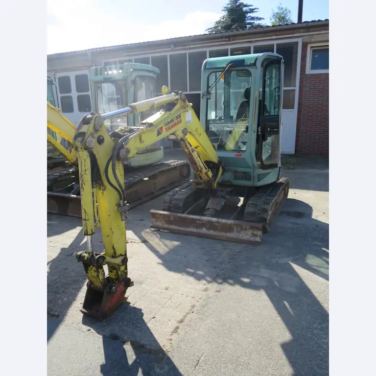 dobro vzdrževani gradbeni stroji, oprema za gradbene stroje in vozila.-5