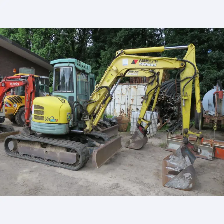 dobro vzdrževani gradbeni stroji, oprema za gradbene stroje in vozila.-1