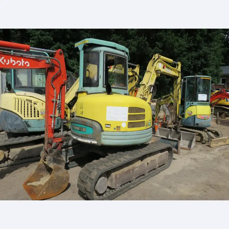 dobro vzdrževani gradbeni stroji, oprema za gradbene stroje in vozila.-3