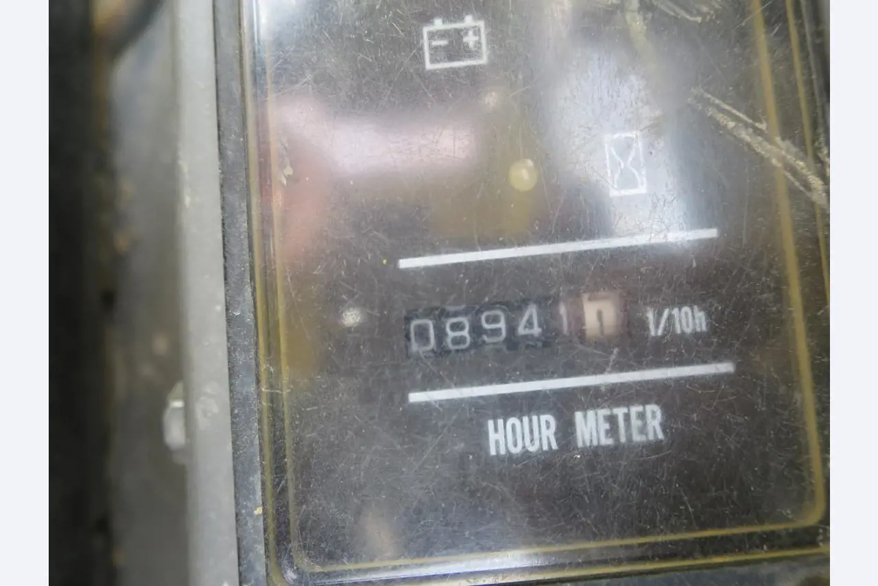 dobro vzdrževani gradbeni stroji, oprema za gradbene stroje in vozila.-4