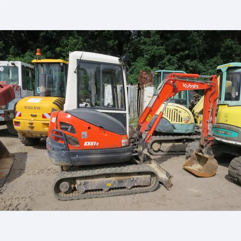 dobro vzdrževani gradbeni stroji, oprema za gradbene stroje in vozila.-2