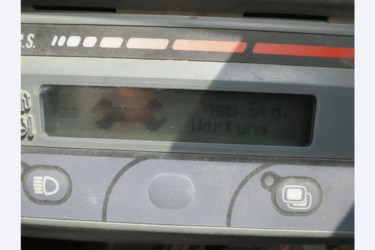 dobro vzdrževani gradbeni stroji, oprema za gradbene stroje in vozila.-5