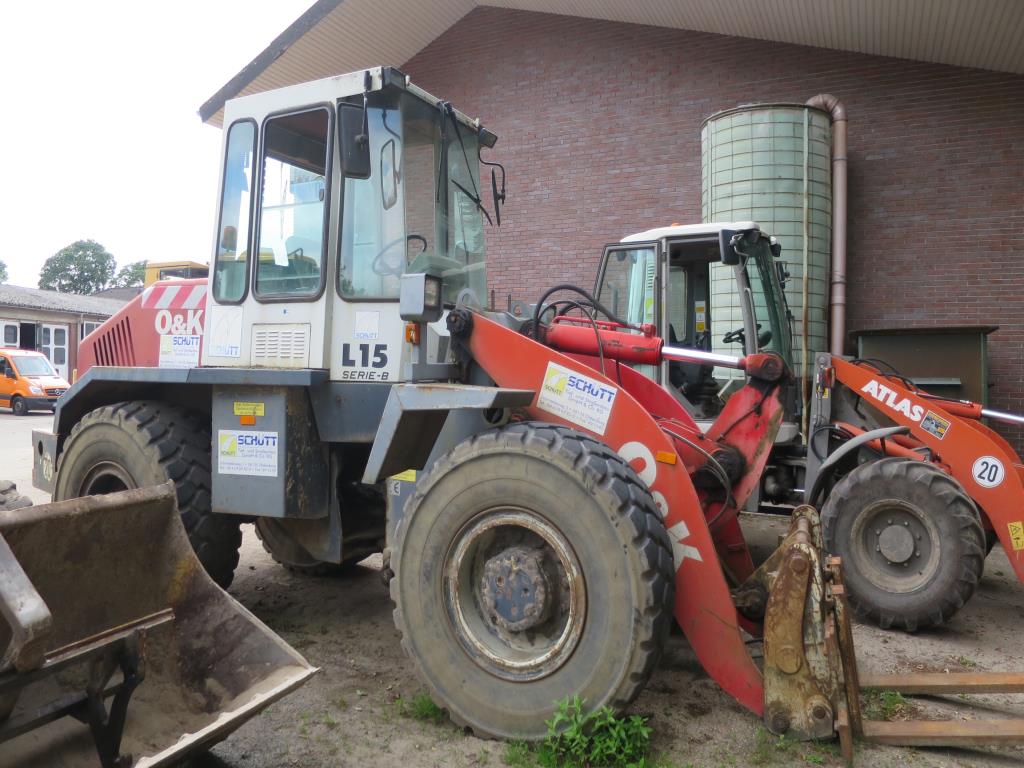 des machines de chantier entretenues, des accessoires pour machines de chantier ainsi que des véhicules-1