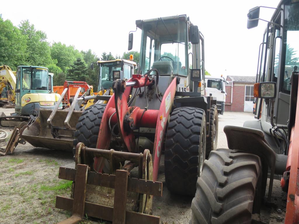 des machines de chantier entretenues, des accessoires pour machines de chantier ainsi que des véhicules-2