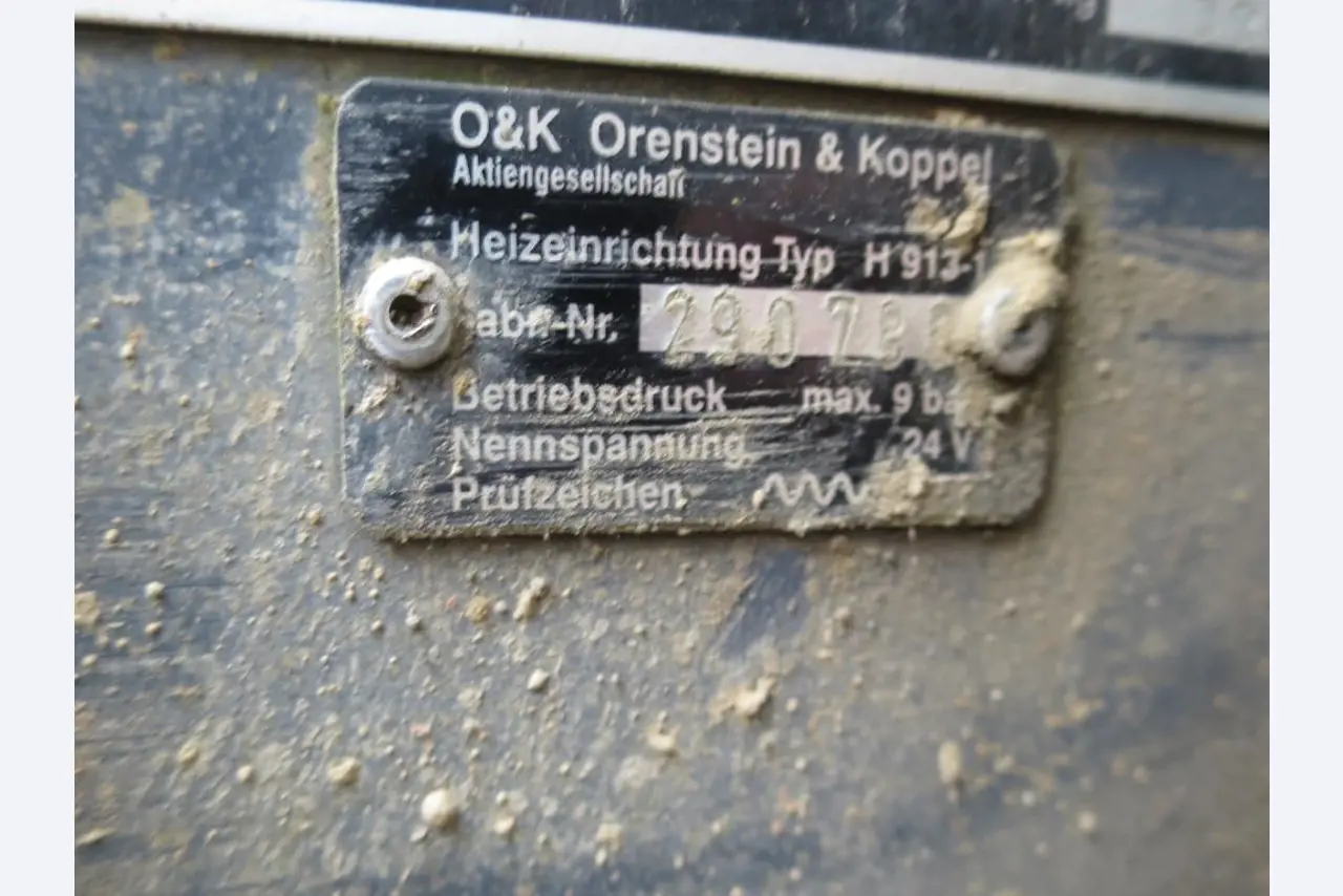 dobro vzdrževani gradbeni stroji, oprema za gradbene stroje in vozila.-5