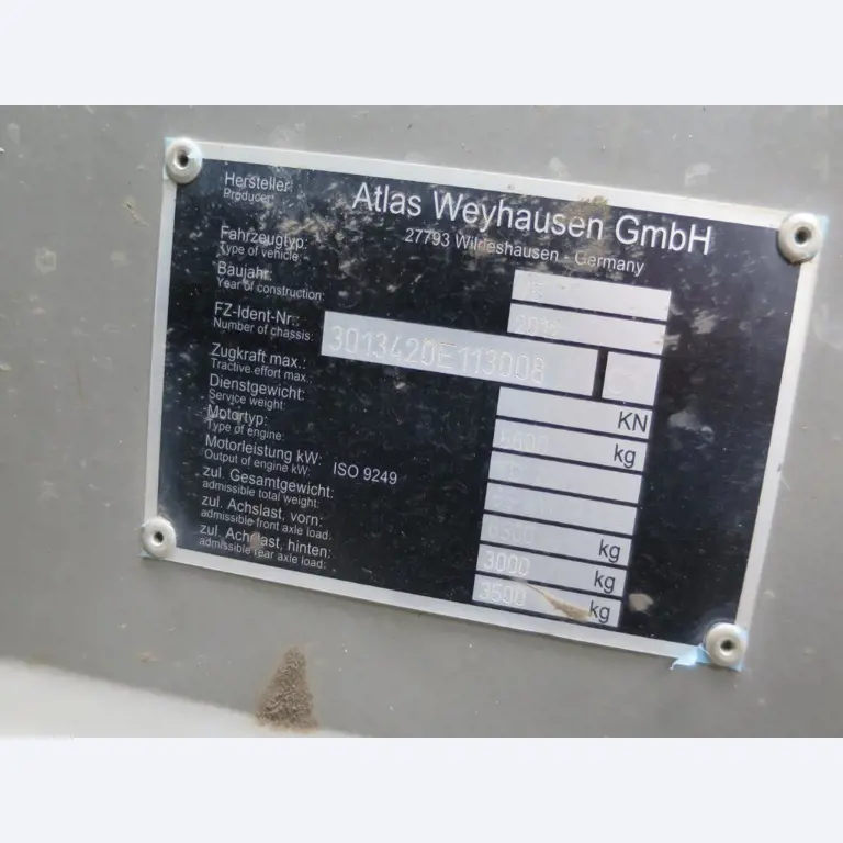 dobro vzdrževani gradbeni stroji, oprema za gradbene stroje in vozila.-4