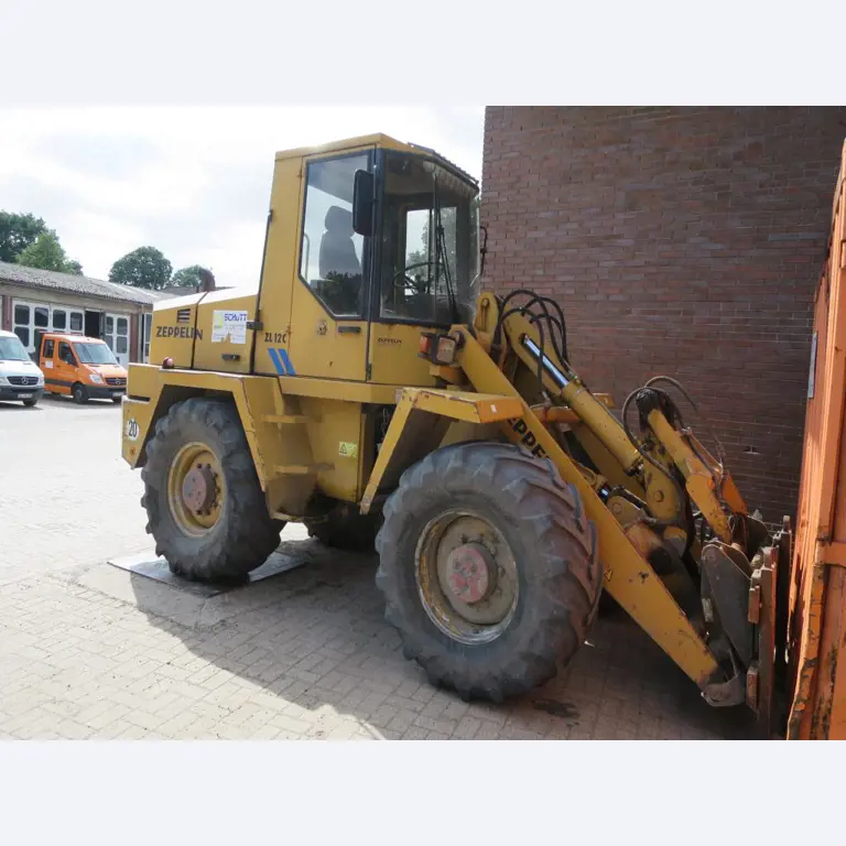 dobro vzdrževani gradbeni stroji, oprema za gradbene stroje in vozila.-2