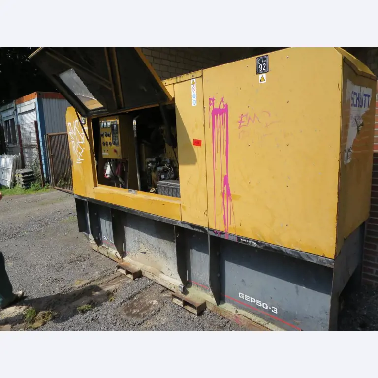 dobro vzdrževani gradbeni stroji, oprema za gradbene stroje in vozila.-1