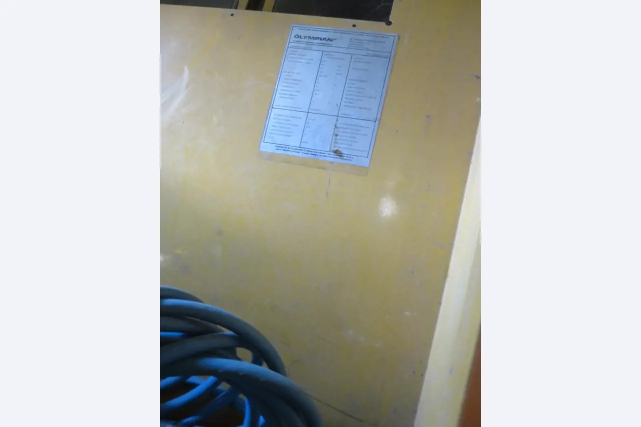 dobro vzdrževani gradbeni stroji, oprema za gradbene stroje in vozila.-3