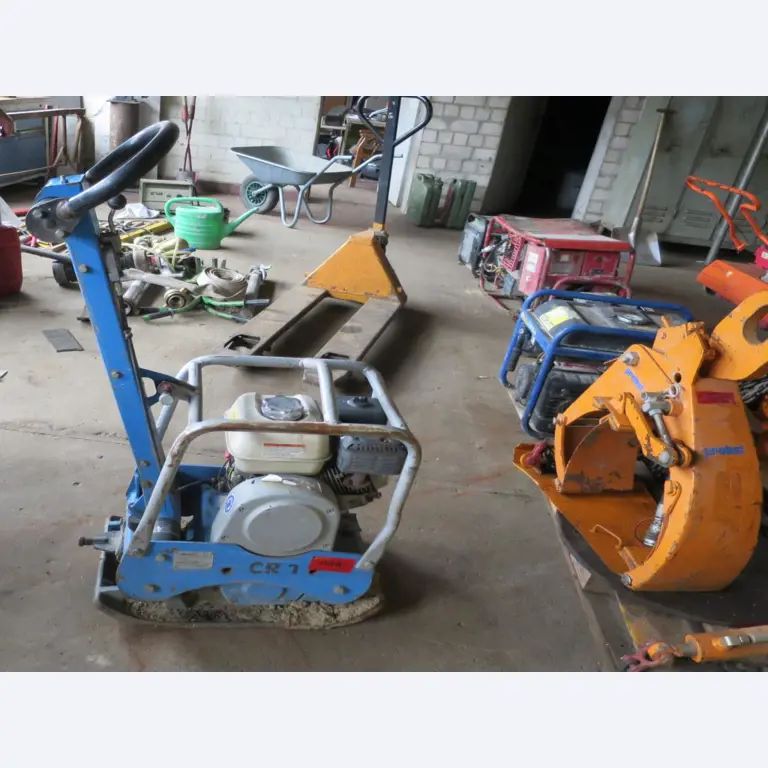 máquinas de construção, acessórios de máquinas de construção e veículos em bom estado de conservação-1