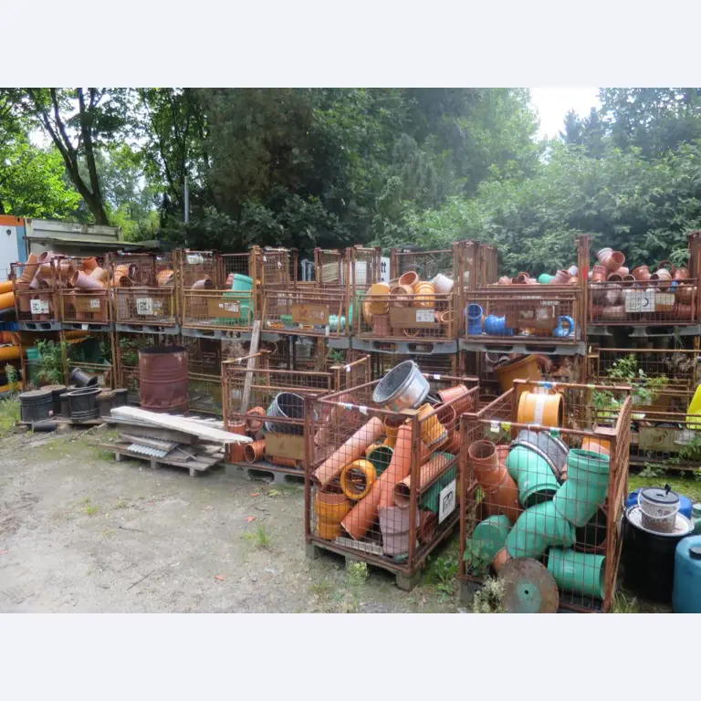 dobro vzdrževani gradbeni stroji, oprema za gradbene stroje in vozila.-1