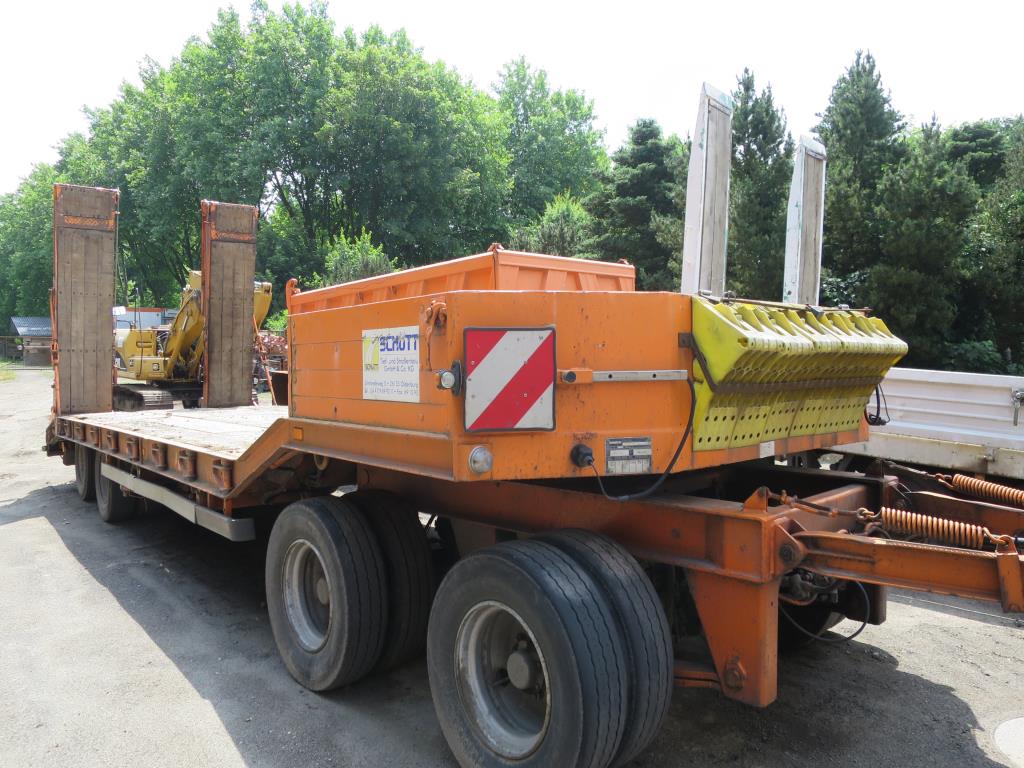 des machines de chantier entretenues, des accessoires pour machines de chantier ainsi que des véhicules-2