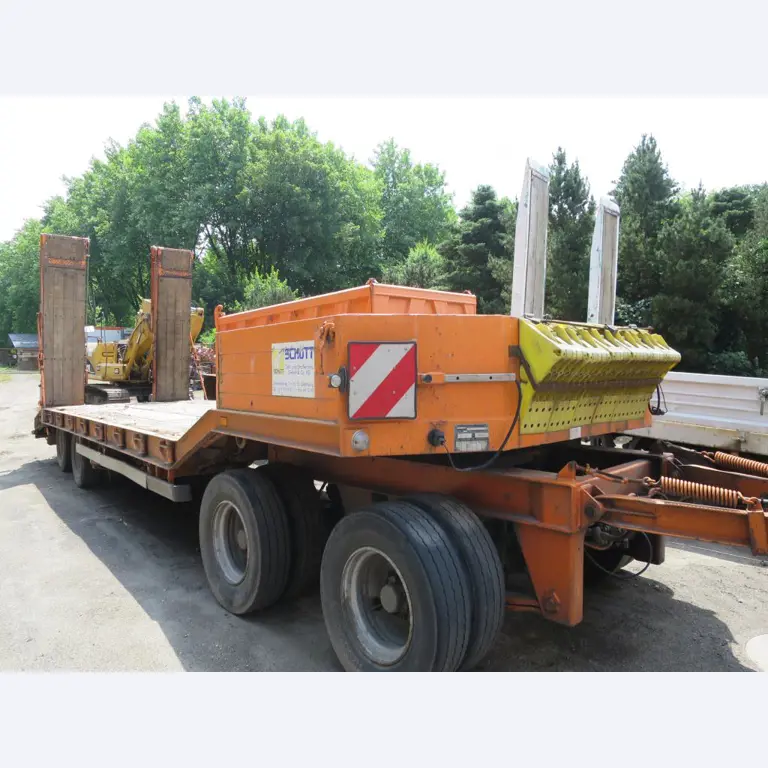 dobro vzdrževani gradbeni stroji, oprema za gradbene stroje in vozila.-2