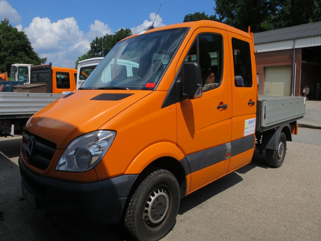 des machines de chantier entretenues, des accessoires pour machines de chantier ainsi que des véhicules-2