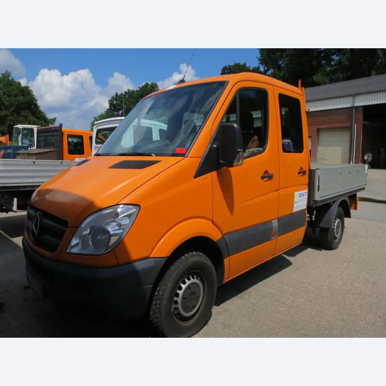 dobro vzdrževani gradbeni stroji, oprema za gradbene stroje in vozila.-2