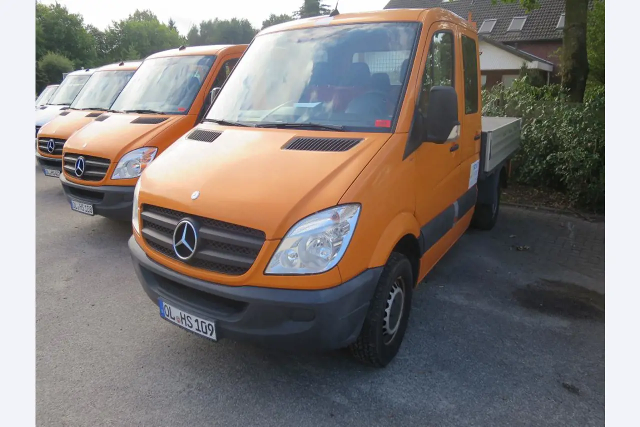 dobro vzdrževani gradbeni stroji, oprema za gradbene stroje in vozila.-1