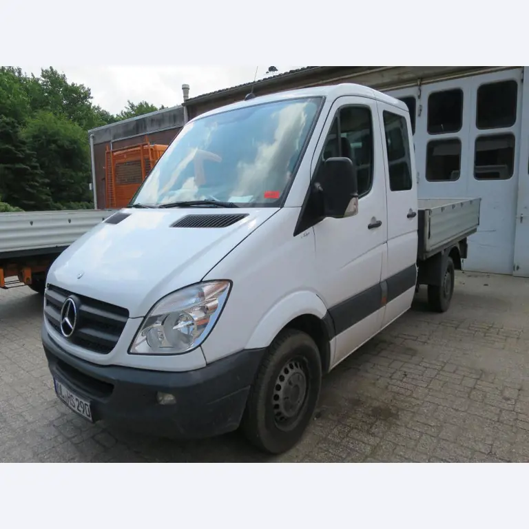 dobro vzdrževani gradbeni stroji, oprema za gradbene stroje in vozila.-1