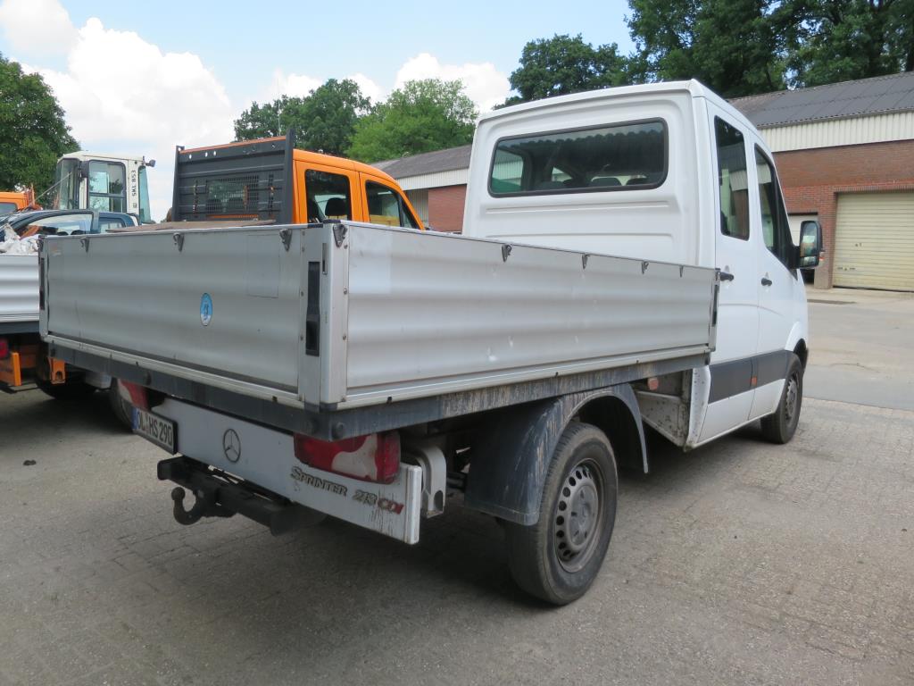 des machines de chantier entretenues, des accessoires pour machines de chantier ainsi que des véhicules-3