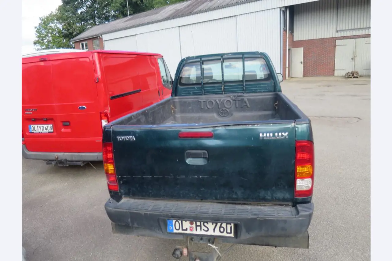 dobro vzdrževani gradbeni stroji, oprema za gradbene stroje in vozila.-5