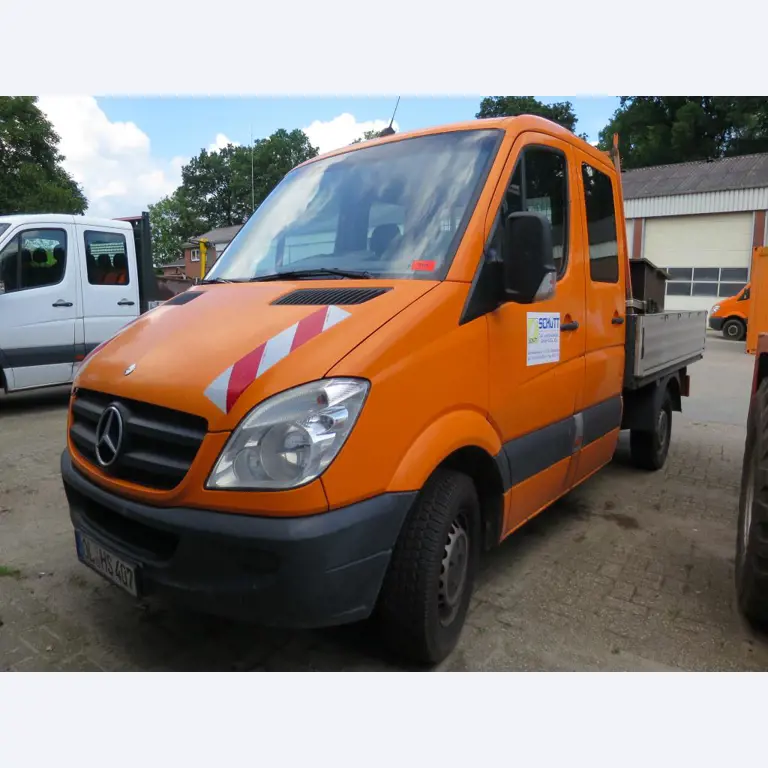 dobro vzdrževani gradbeni stroji, oprema za gradbene stroje in vozila.-1