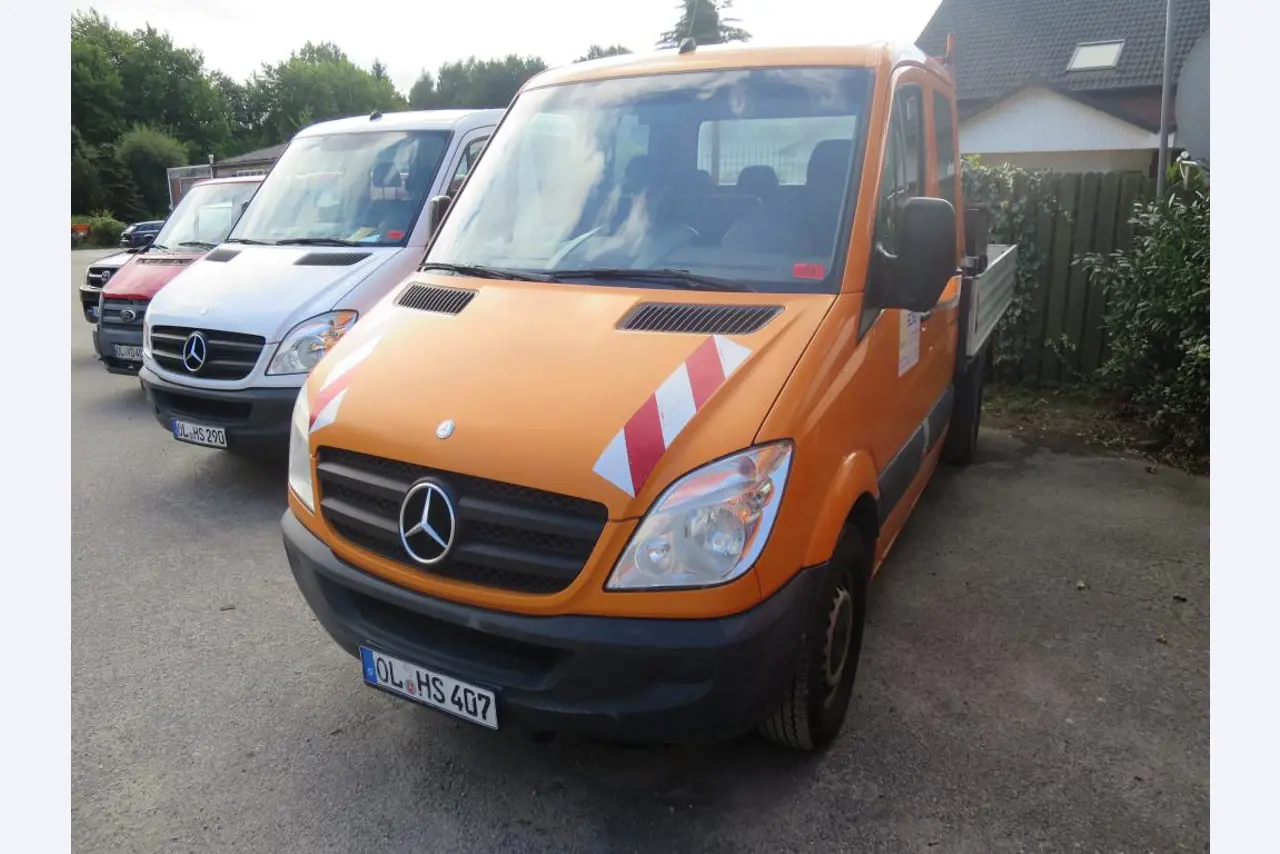 dobro vzdrževani gradbeni stroji, oprema za gradbene stroje in vozila.-4