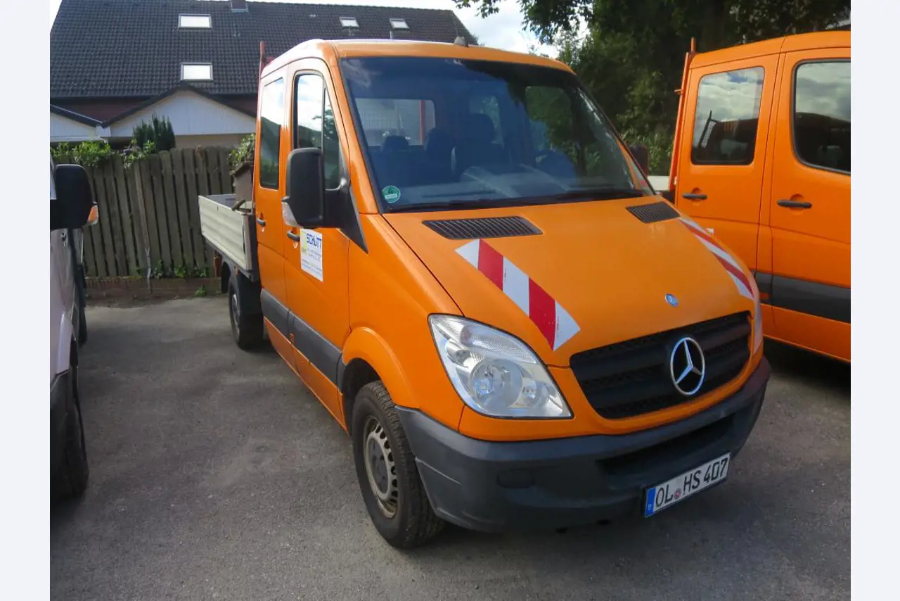 dobro vzdrževani gradbeni stroji, oprema za gradbene stroje in vozila.-5