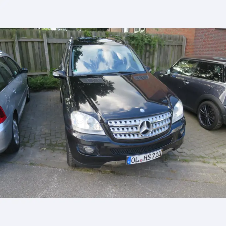 dobro vzdrževani gradbeni stroji, oprema za gradbene stroje in vozila.-1