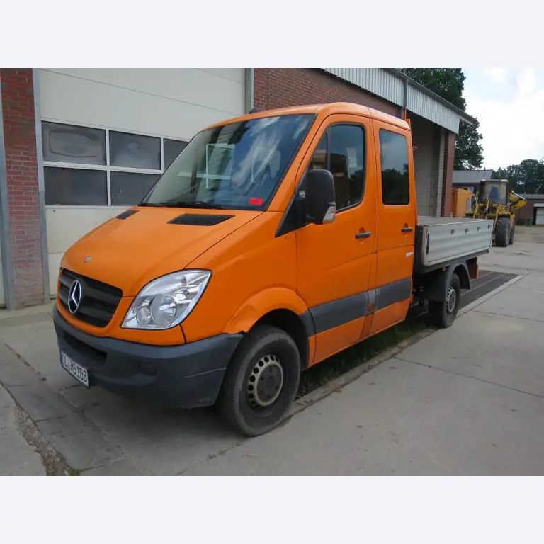 dobro vzdrževani gradbeni stroji, oprema za gradbene stroje in vozila.-1