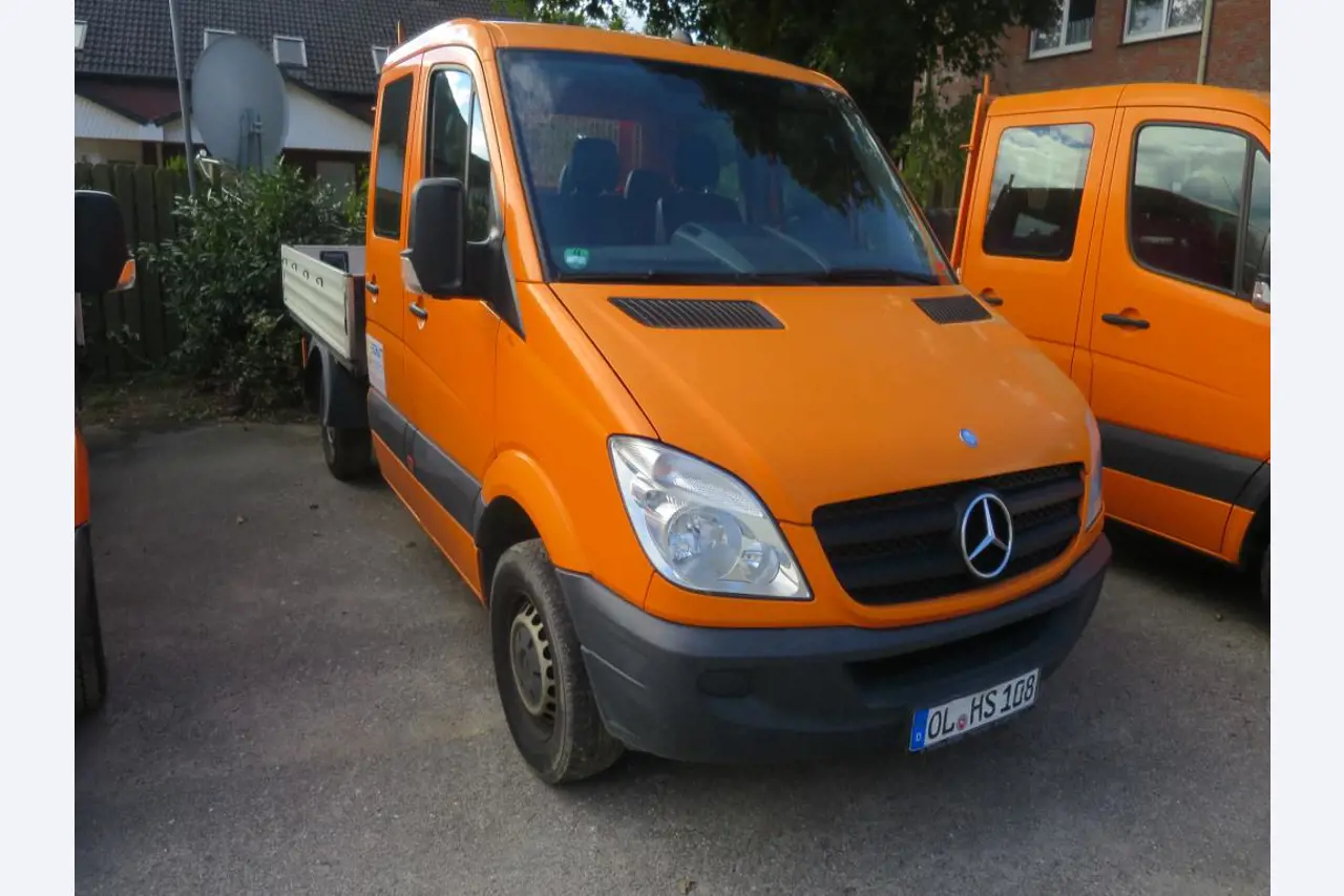 dobro vzdrževani gradbeni stroji, oprema za gradbene stroje in vozila.-6