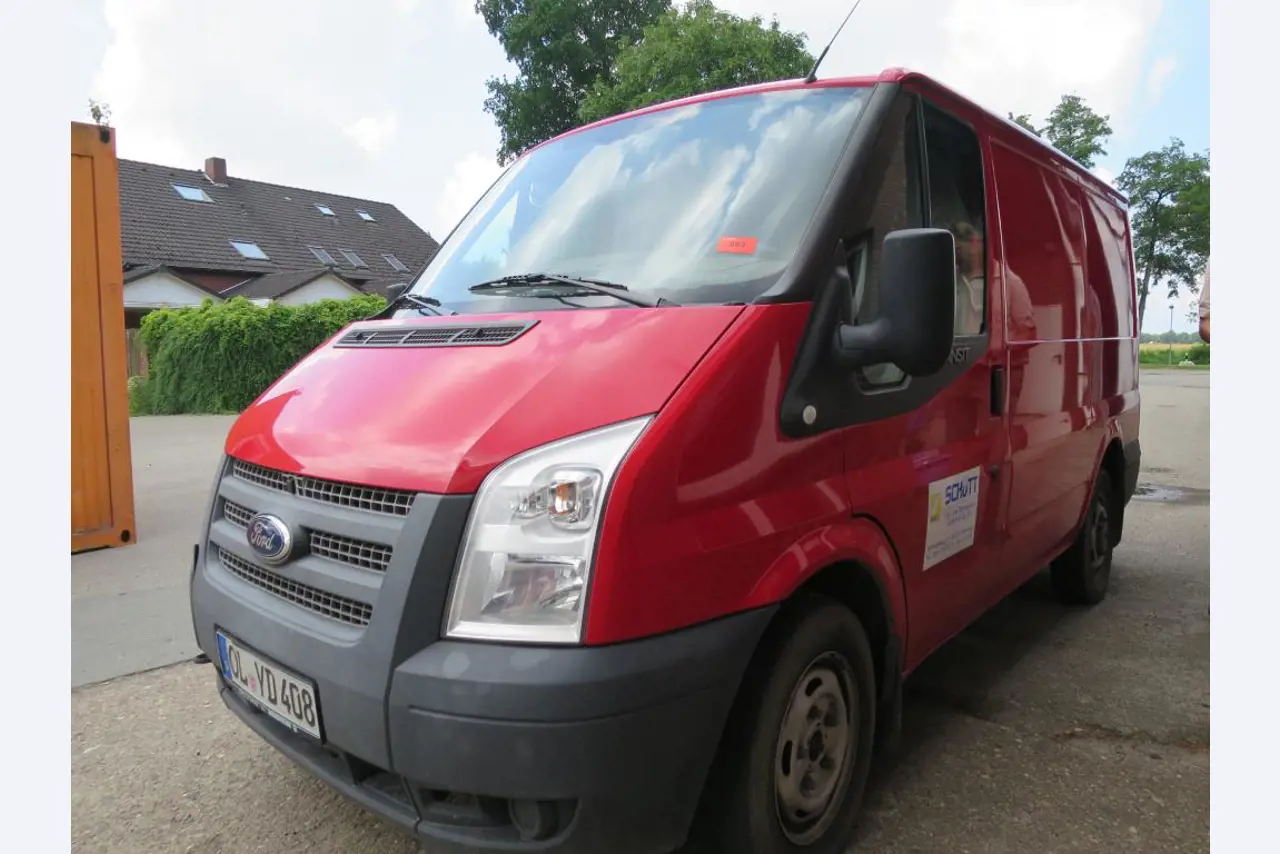 dobro vzdrževani gradbeni stroji, oprema za gradbene stroje in vozila.-1