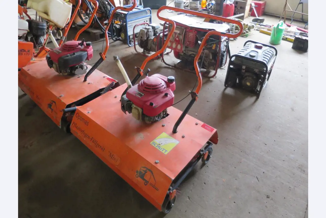 máquinas de construção, acessórios de máquinas de construção e veículos em bom estado de conservação-1