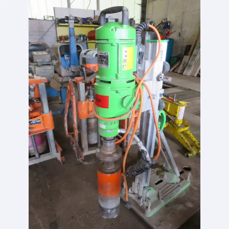 des machines de chantier entretenues, des accessoires pour machines de chantier ainsi que des véhicules-1