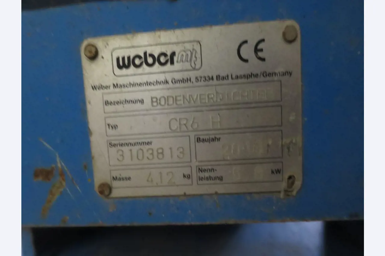 máquinas de construção, acessórios de máquinas de construção e veículos em bom estado de conservação-1