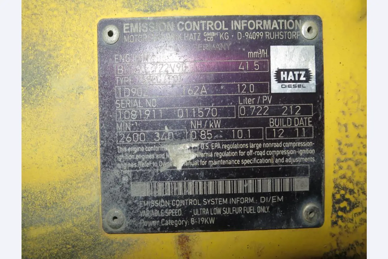 dobro vzdrževani gradbeni stroji, oprema za gradbene stroje in vozila.-2