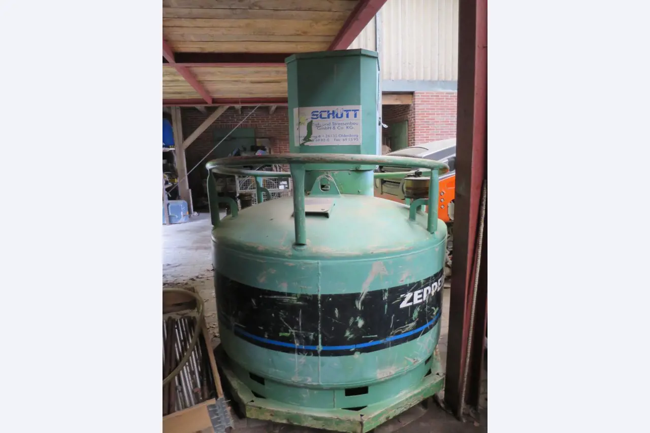 des machines de chantier entretenues, des accessoires pour machines de chantier ainsi que des véhicules-1