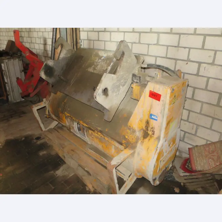 dobro vzdrževani gradbeni stroji, oprema za gradbene stroje in vozila.-1