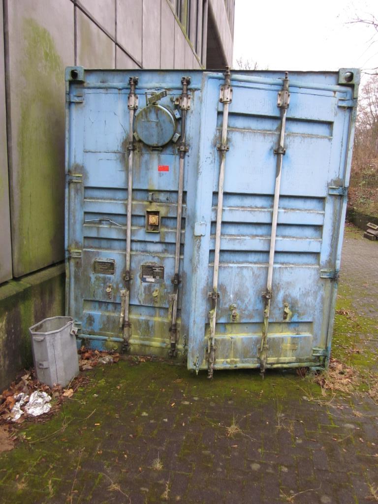 well-maintained workshop equipment-23