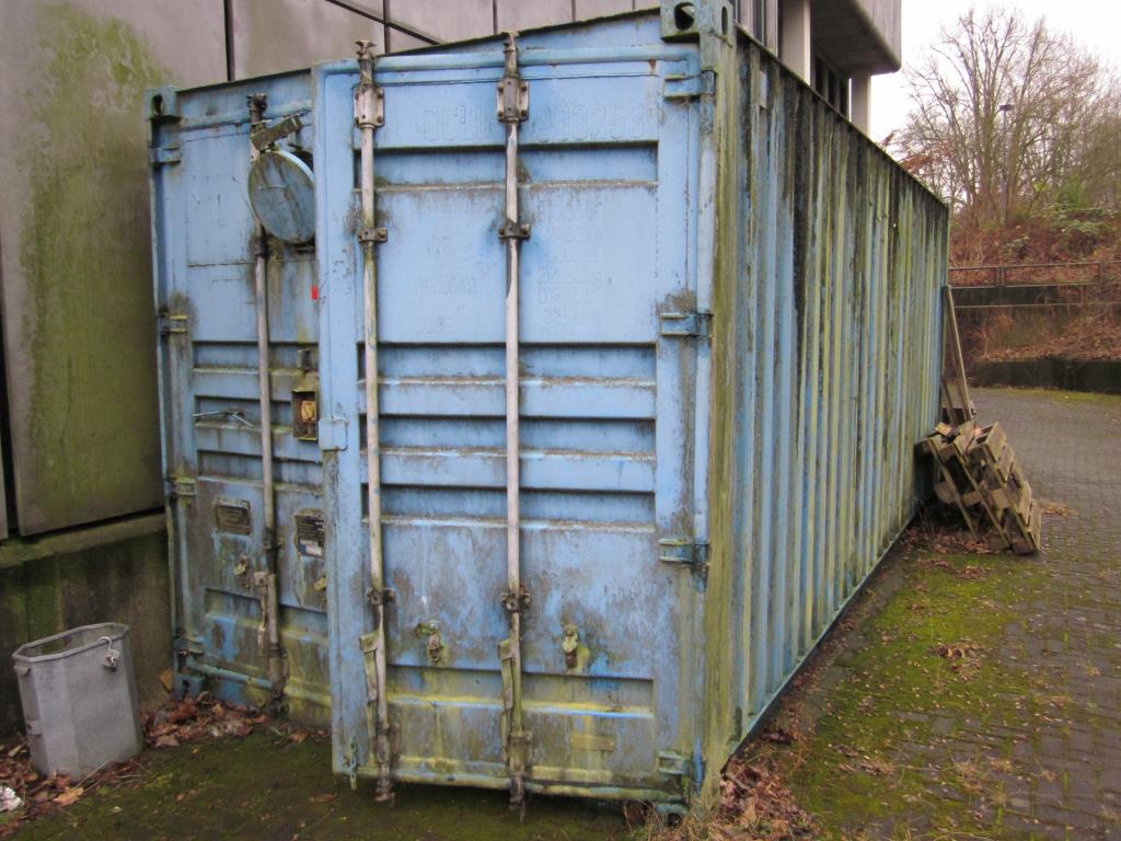 well-maintained workshop equipment-24