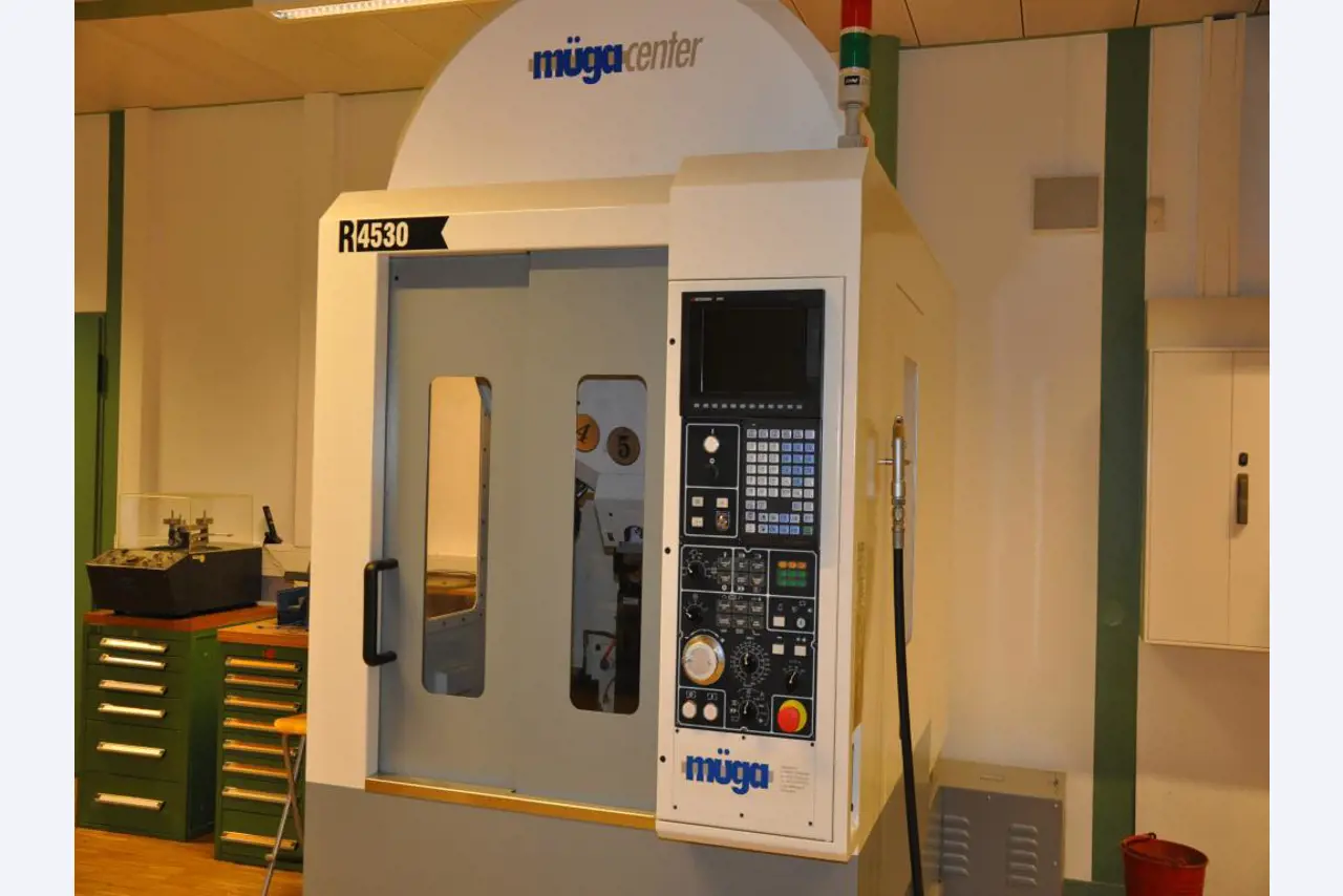 well maintained workshop equipment-1