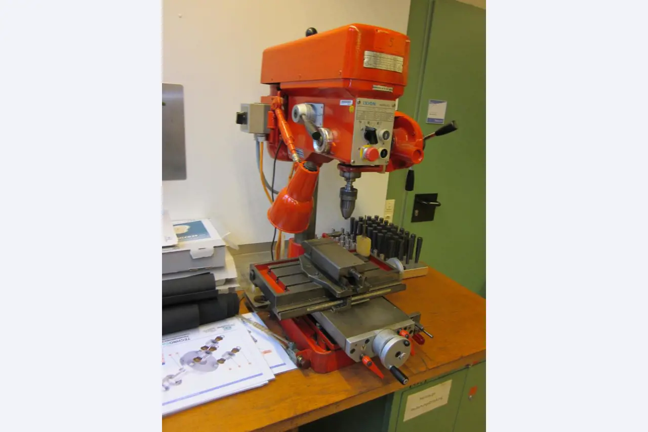 well maintained workshop equipment-1