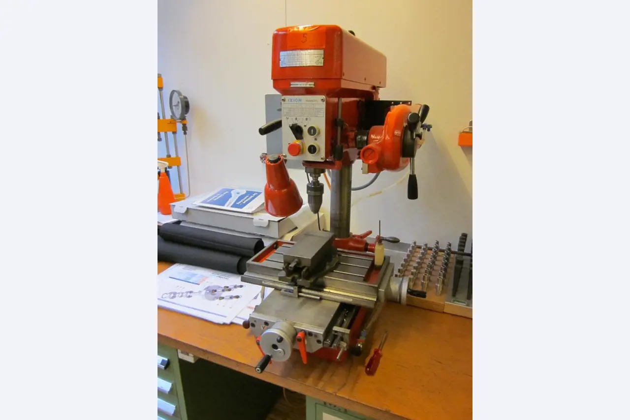 well maintained workshop equipment-3