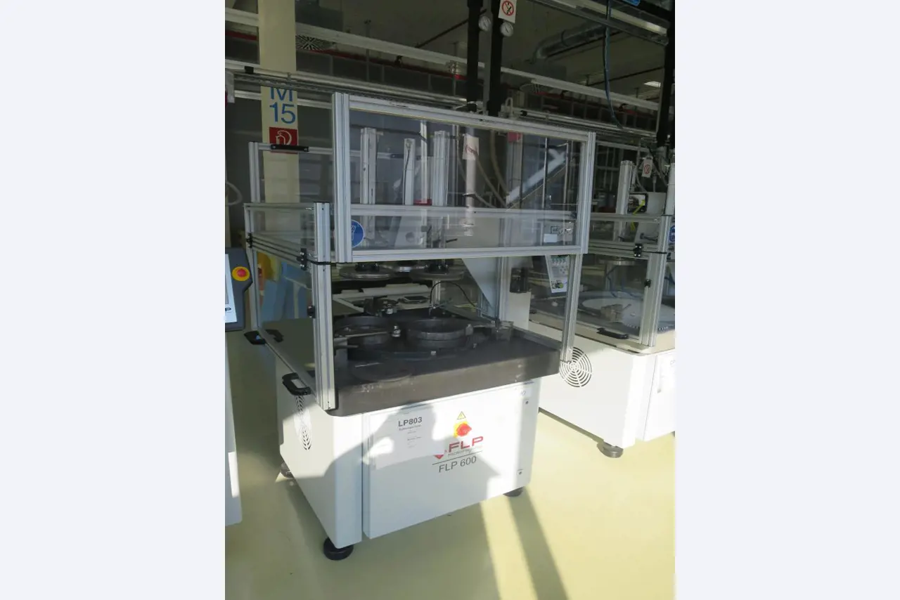 Laboratory, analysis and R & D equipment from a silicon production in the photovoltaic industry-1