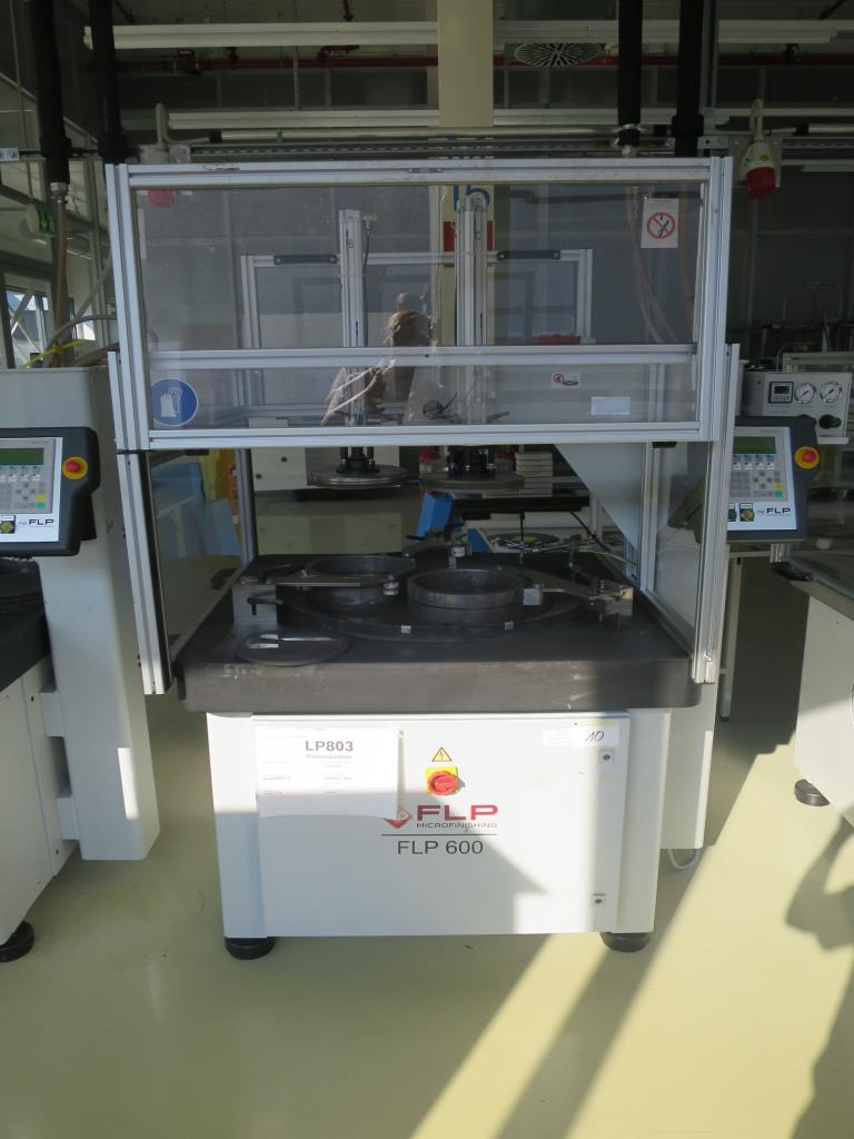 Laboratory, analysis and R & D equipment from a silicon production in the photovoltaic industry-2