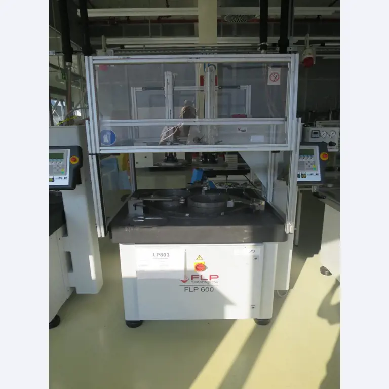 Laboratory, analysis and R & D equipment from a silicon production in the photovoltaic industry-2