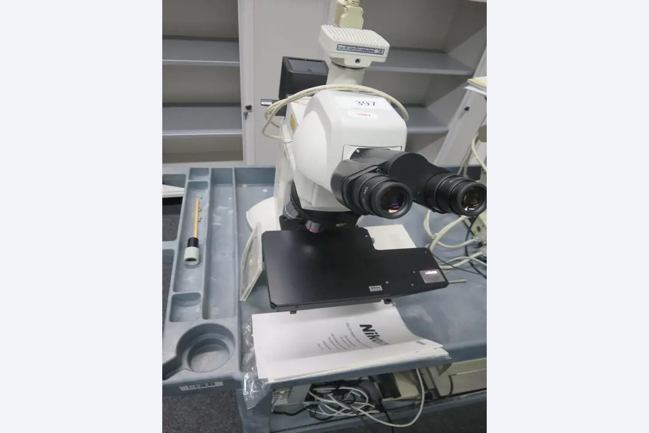 Laboratory, analysis and R & D equipment from a silicon production in the photovoltaic industry-2